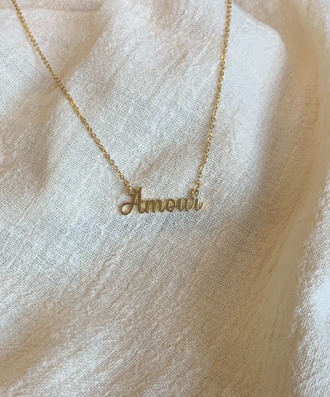 Collier « Amour » doré 3