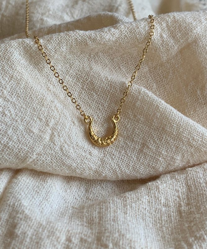 Collier or croissant de lune