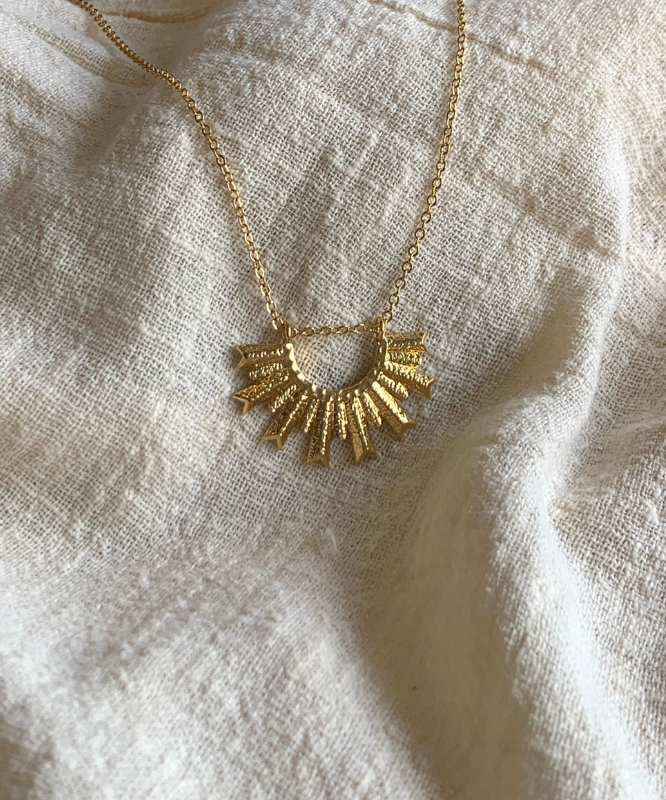 Collier pendentif soleil
