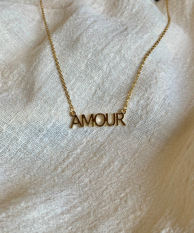Collier « Amour » doré 1