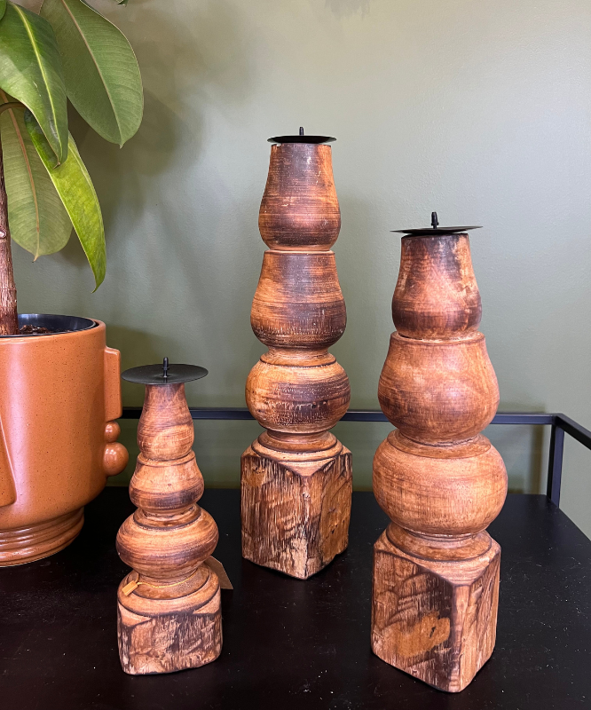 Trio porte bougies en bois sculpté